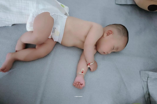 包头三个月宝宝抬头不稳